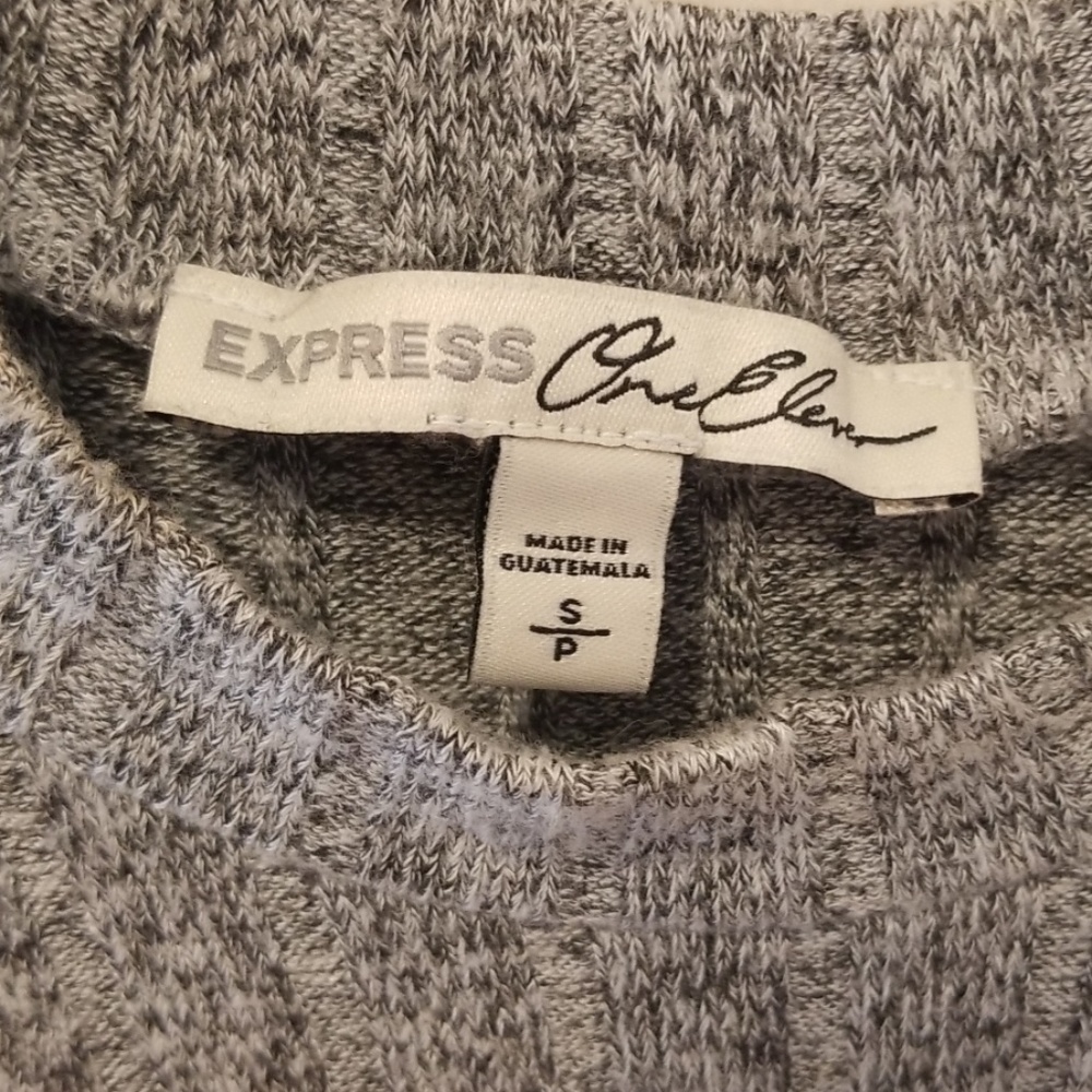 Express Ribbed Cold Shoulder Top - Picture 4 of 6